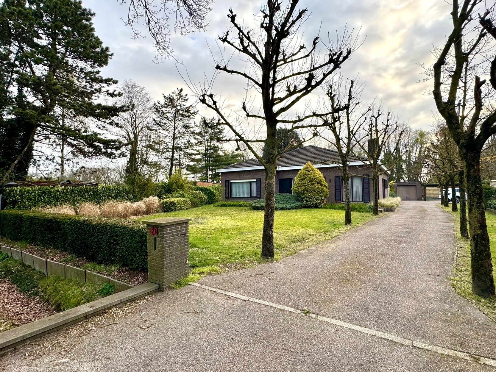 Vrijstaande woning met 3 slaapkamers en prachtige tuin