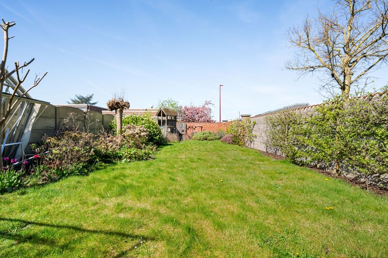 Commerciële winkel te Nevele