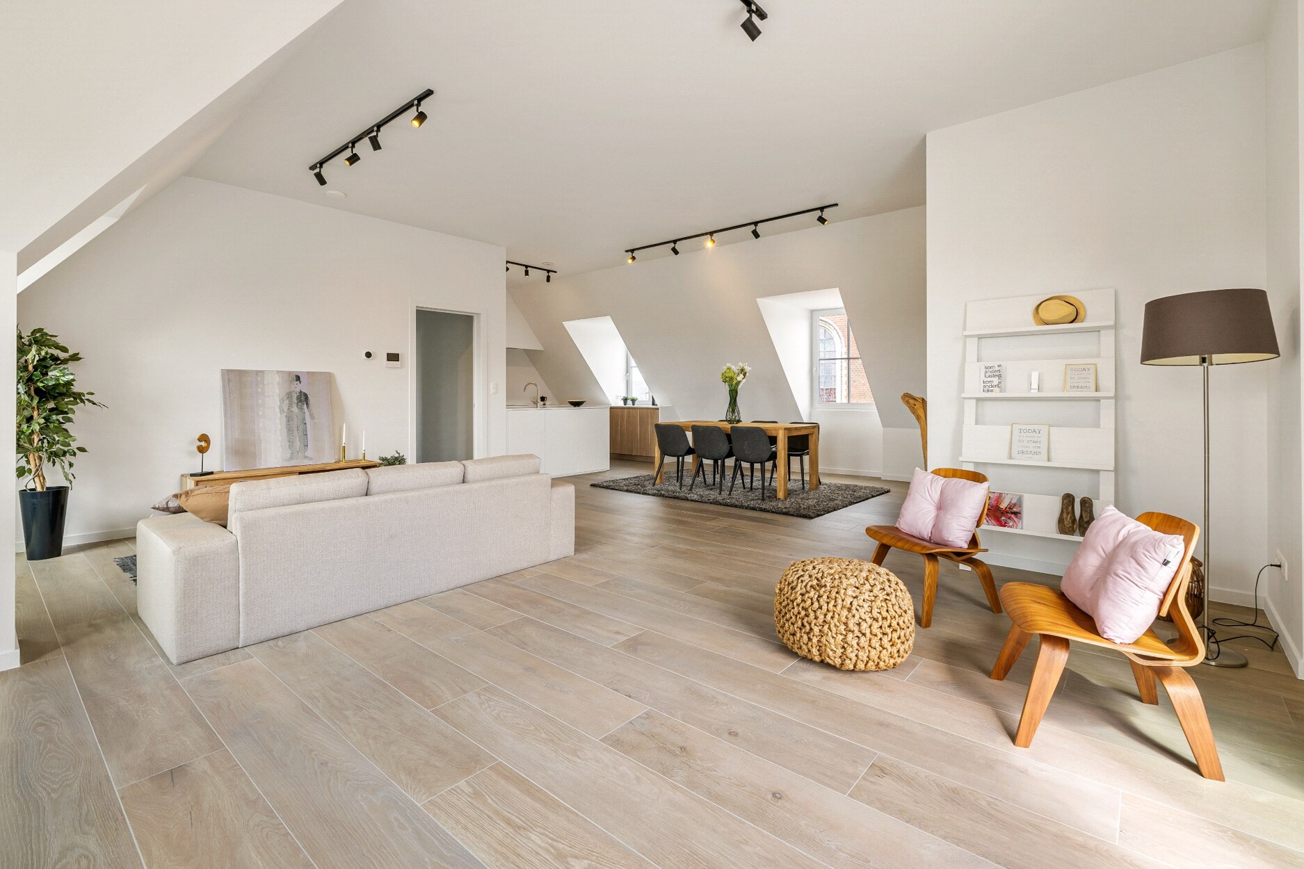 Ecclesia, Appartement 10