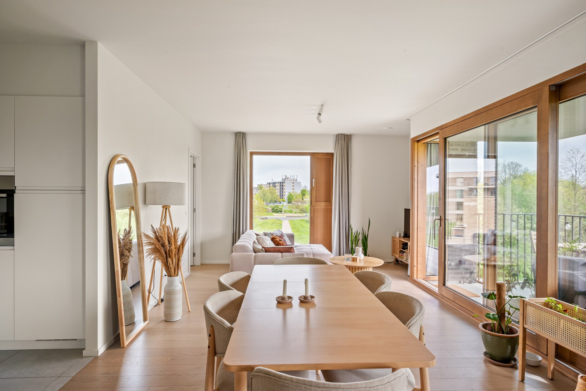 Lichtrijk hoekappartement met 2 slaapkamers, terras en uniek zicht op groen – EPC A11