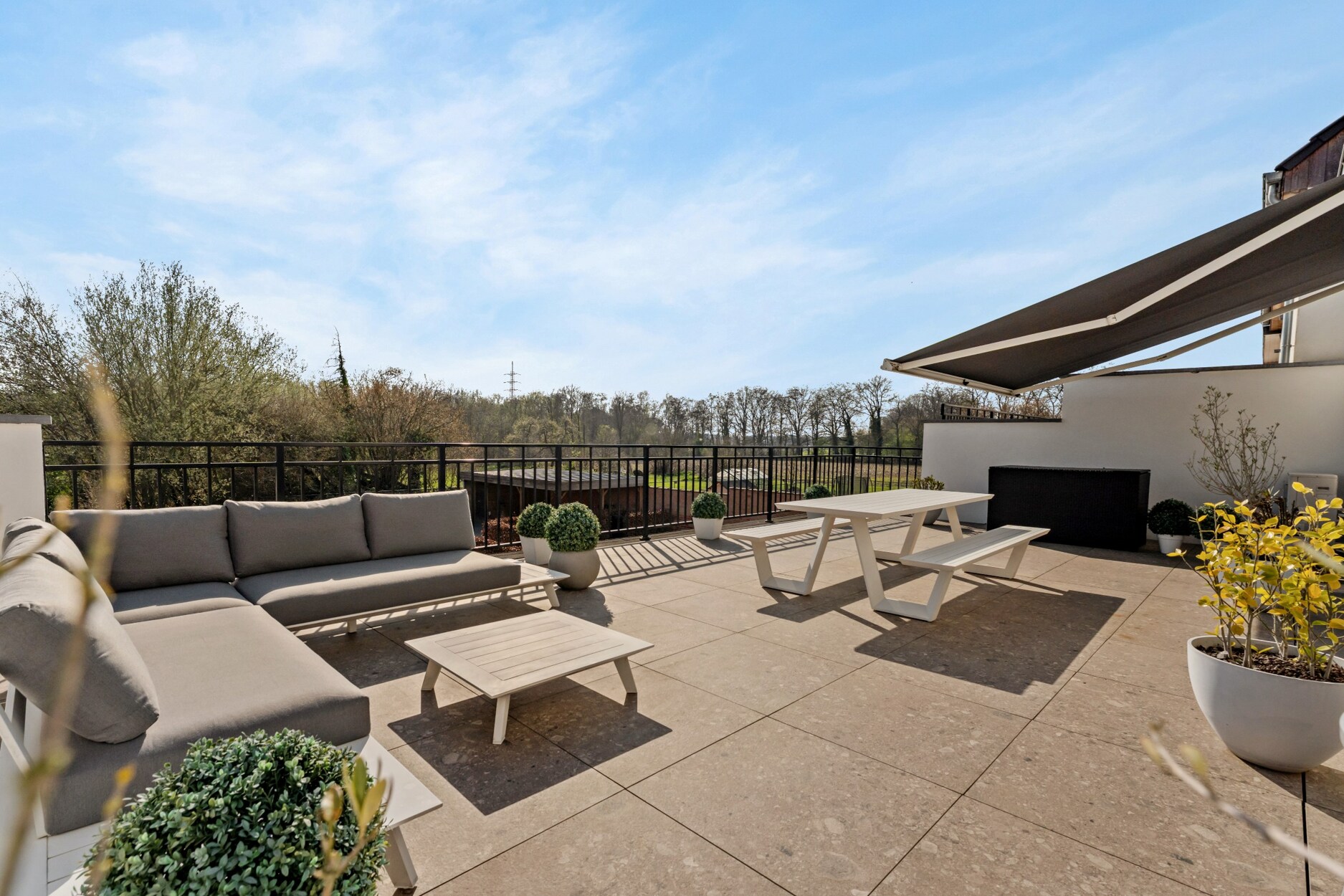 Prachtige duplex met ruim zonneterras (65 m²) en groen uitzicht