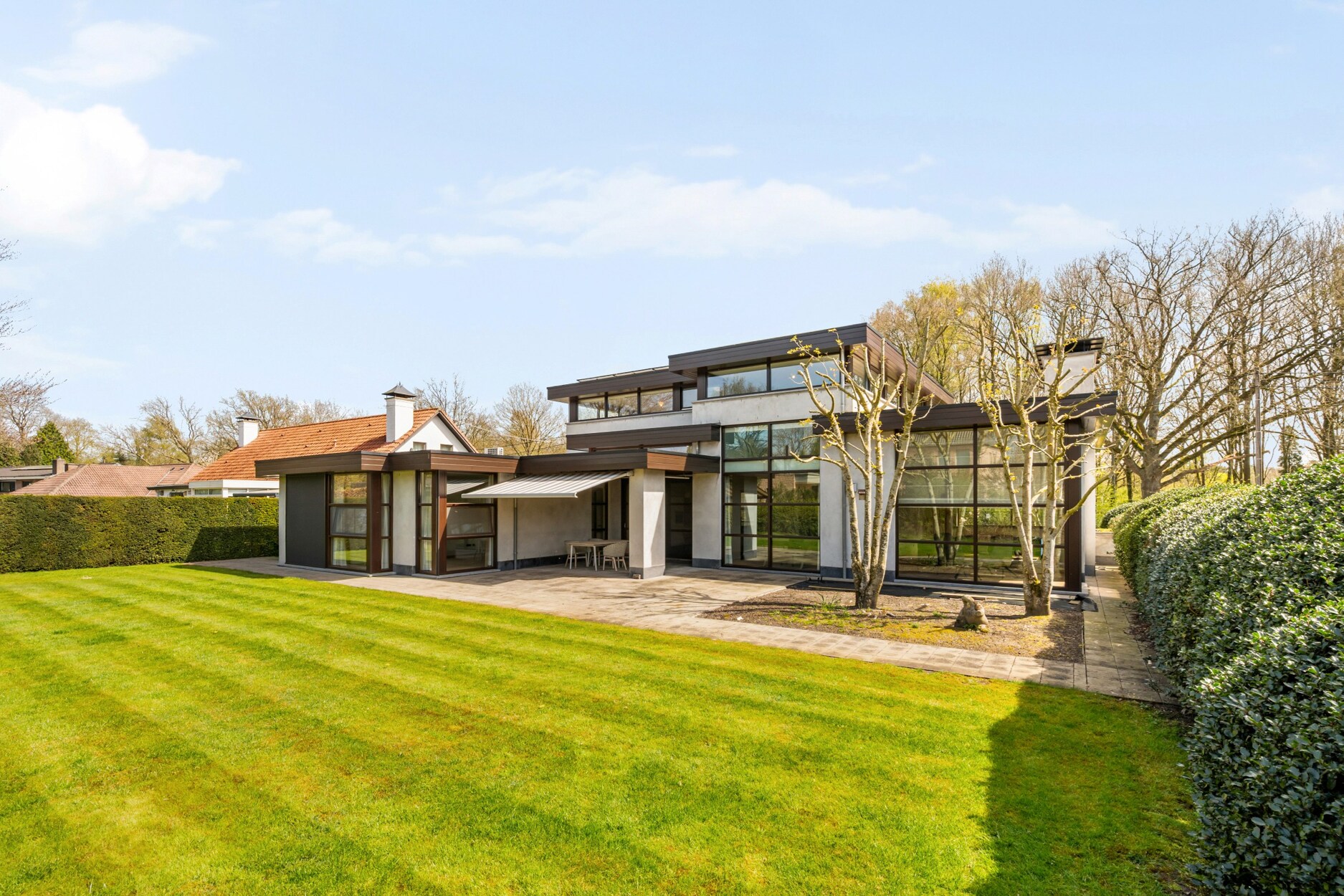 Moderne villa op 1.240 m² in residentiële omgeving te Achel 