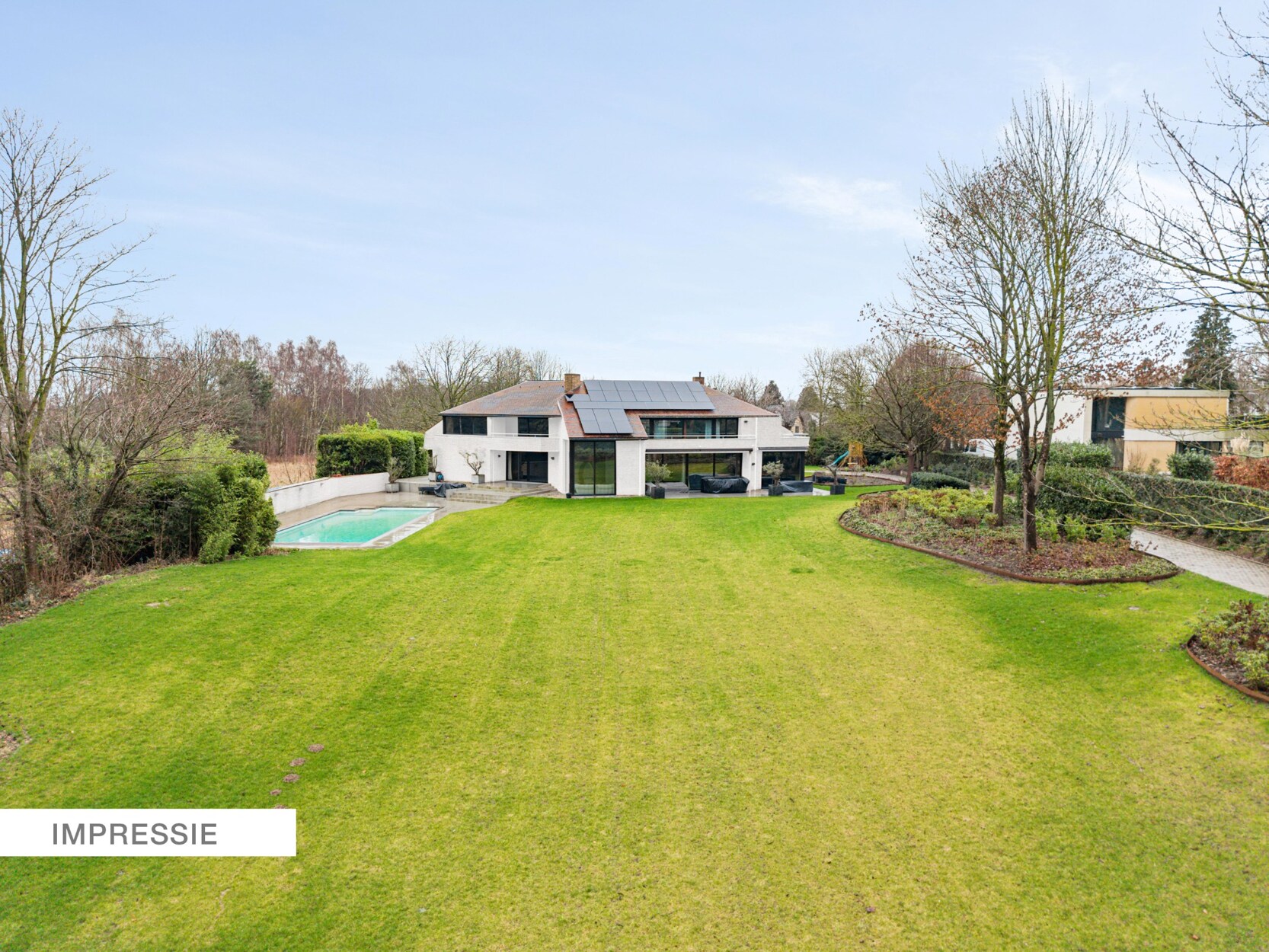 Exclusieve gerenoveerde villa met zwembad en topafwerking