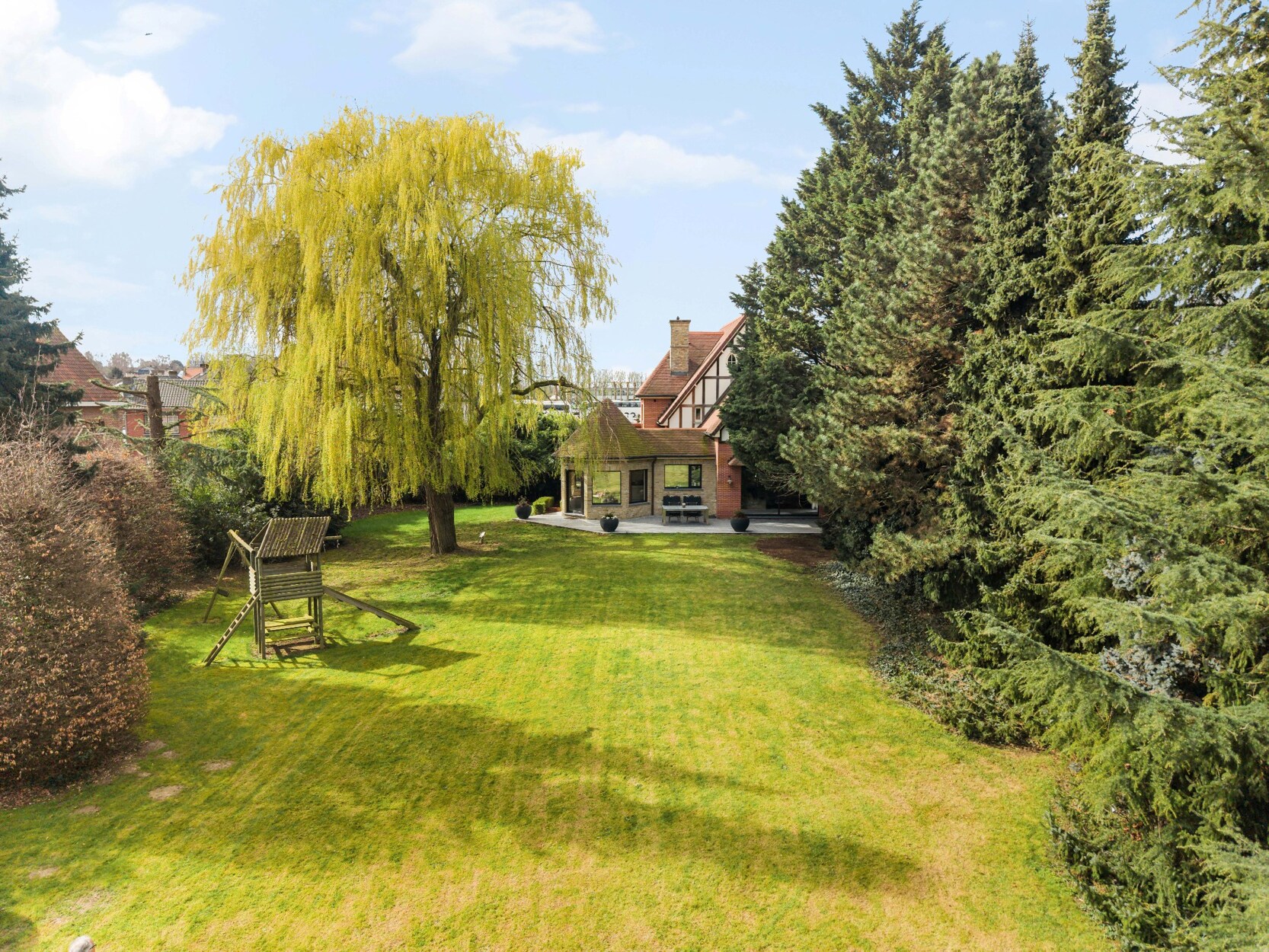 Exclusieve villa met dakterras en grote tuin