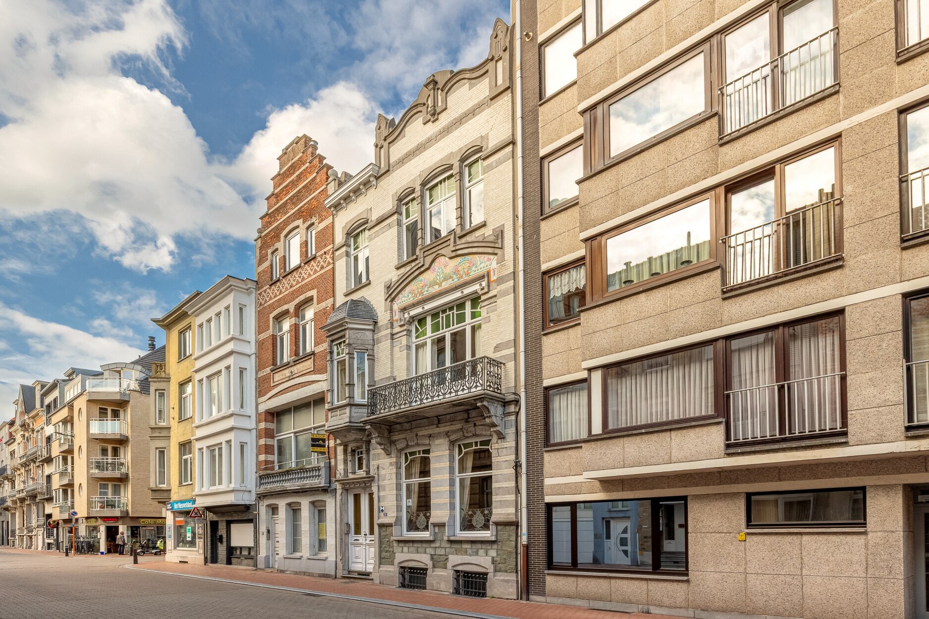 Exclusief Burgerhuis in art nouveaustijl, aan de zee.