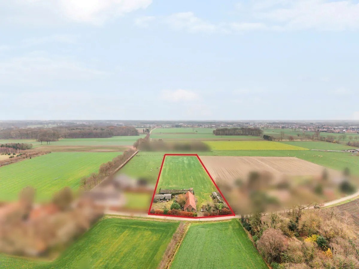 Af te breken woning met aanwezigheid bouwvergunning op ca. 1,5 hectare!