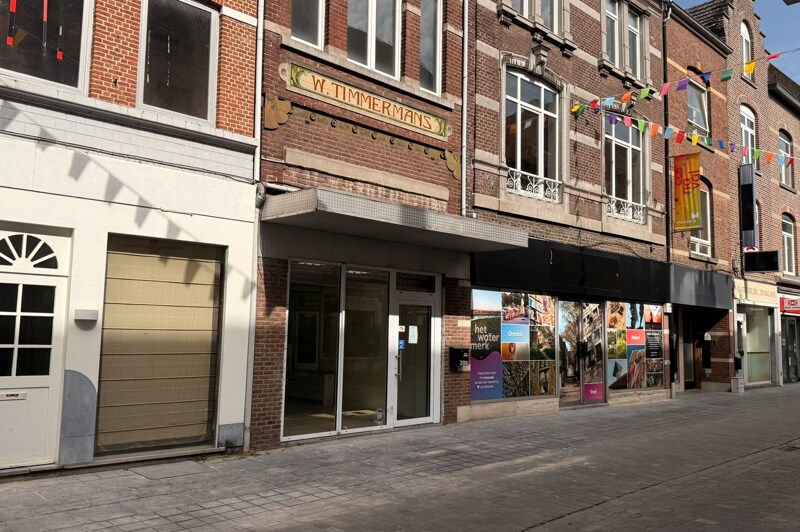 Commerciële winkel te Maaseik