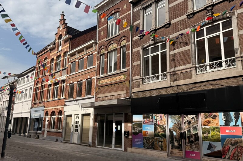 Commerciële winkel te Maaseik