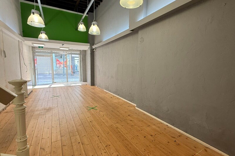 Commerciële winkel te Maaseik