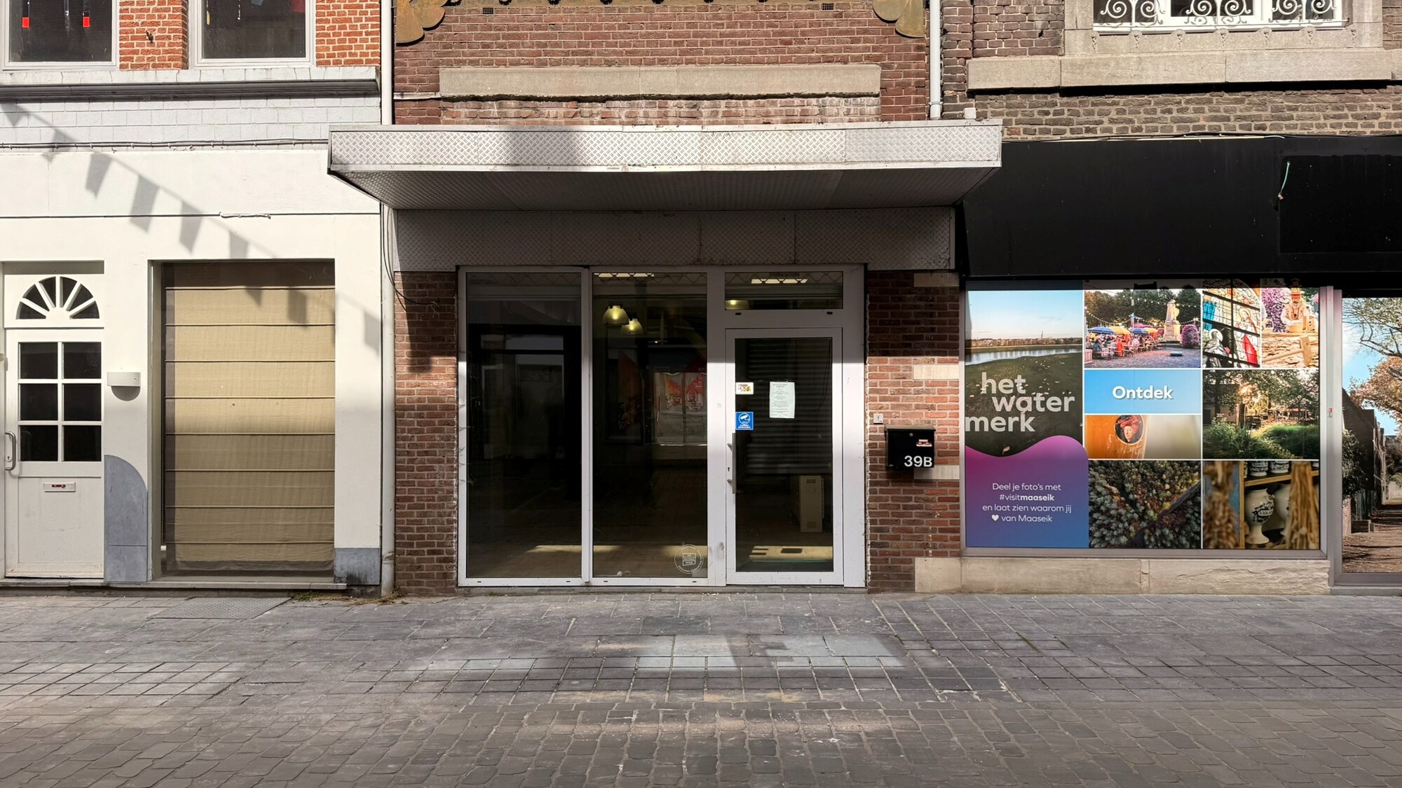  Goed gelegen duplex handelspand in hart van Maaseik 