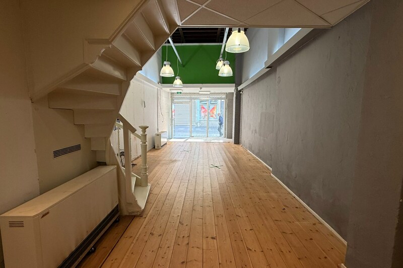 Commerciële winkel te Maaseik