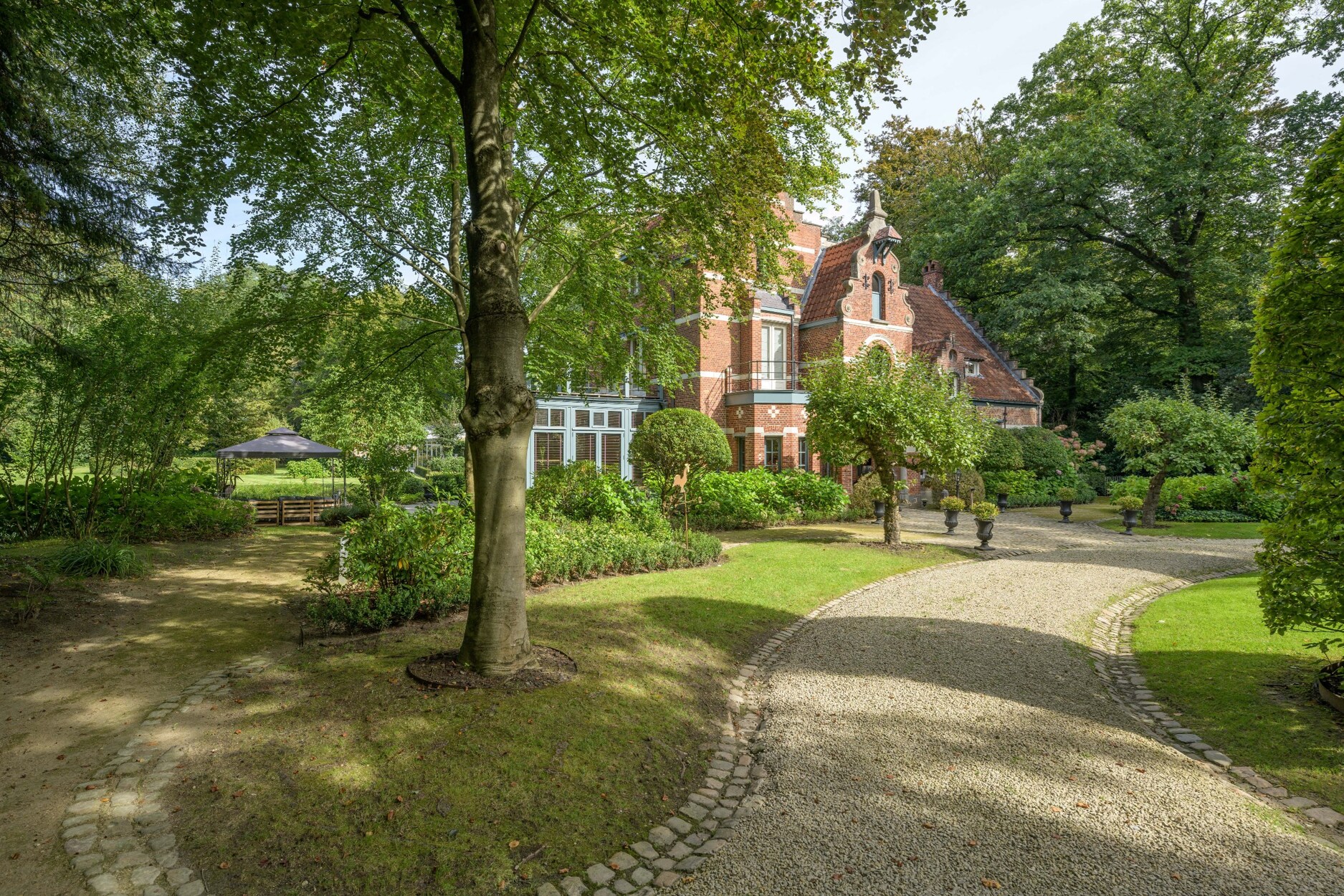 Historische villa (1758) met parktuin op 9.053 m²