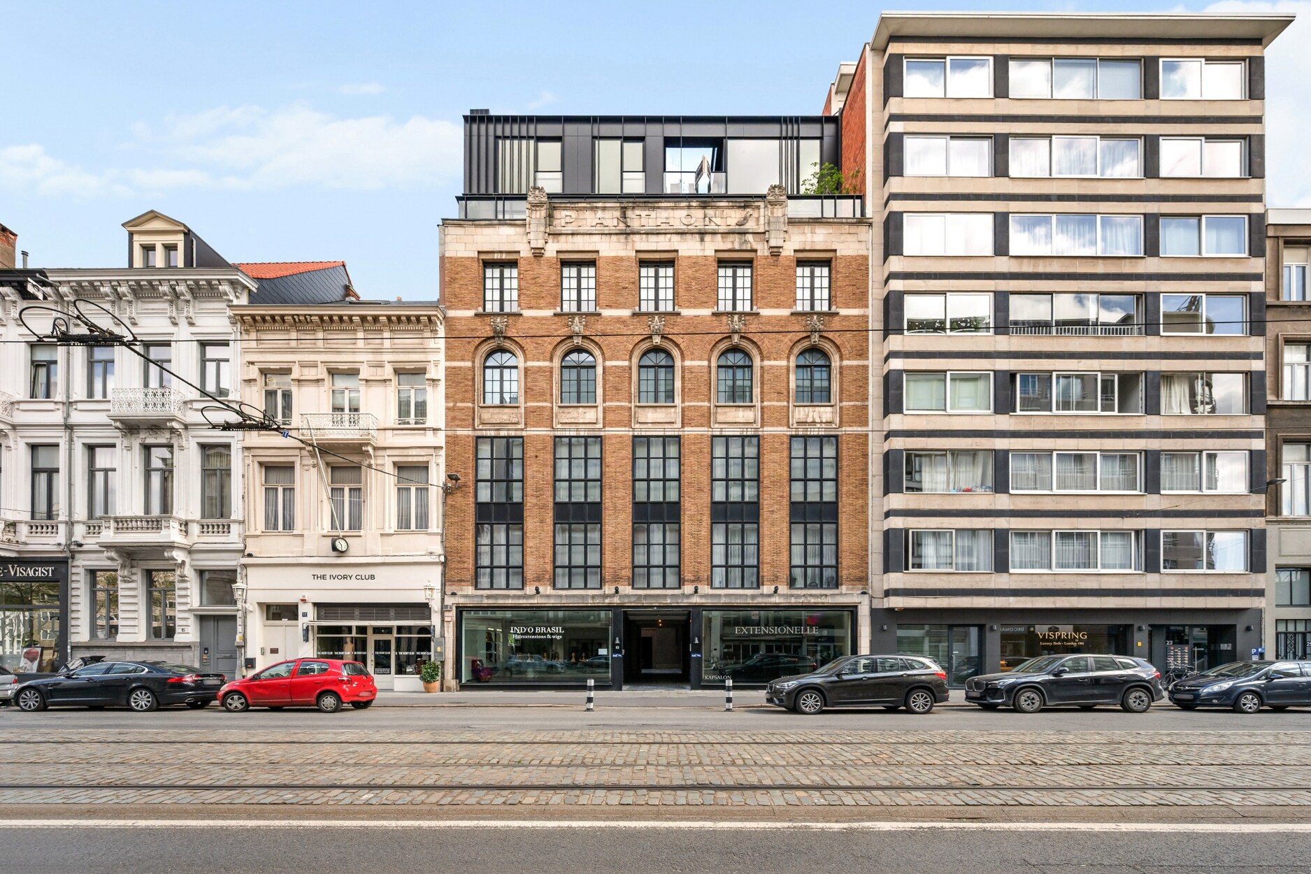 Architecturale triplex met terras op toplocatie