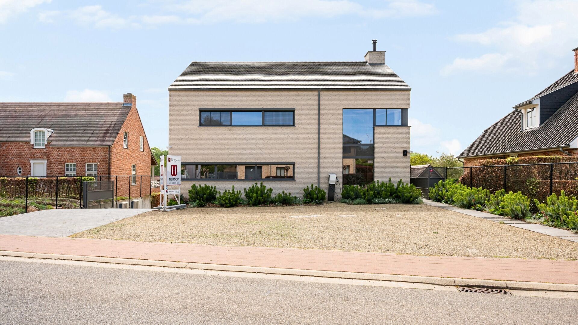 Exclusieve, ruimtelijke woning van 468m² met uitzonderlijk comfort en weids zicht op een terrein van 3947m² te Bekkevoort.