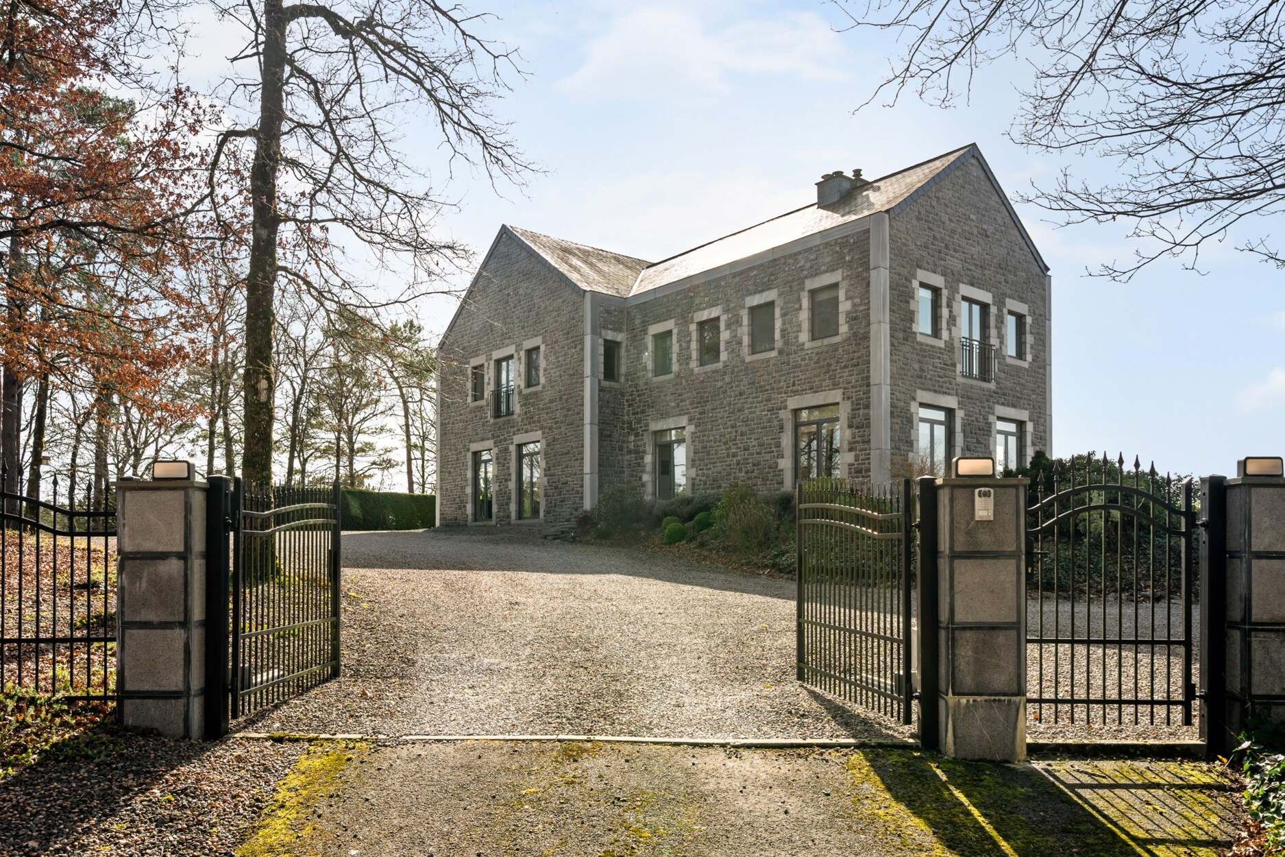 Een uitzonderlijke eigendom, omgeven door de fairways van de golfbaan, als toekomstig toonaangevend project in Durbuy