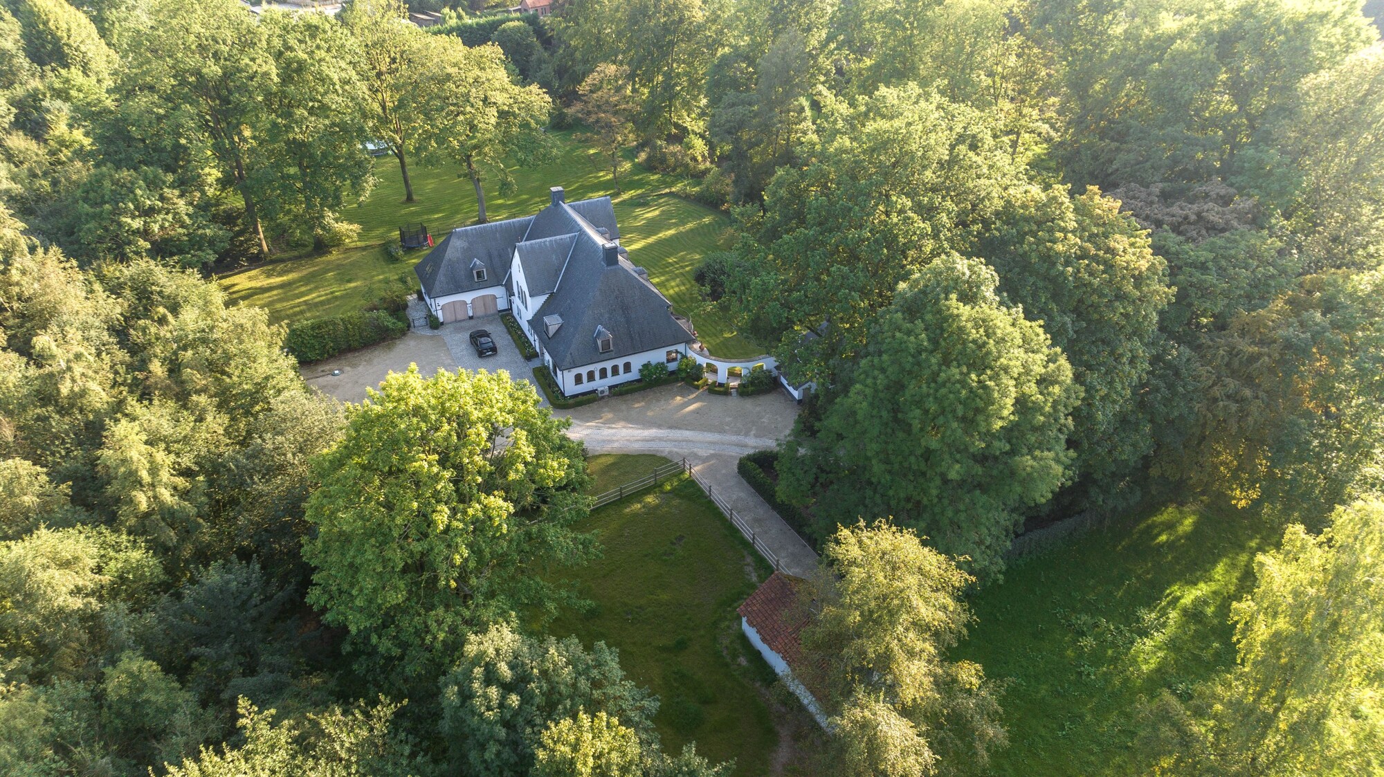 Gerenoveerde villa op ca. 1,4 ha. 