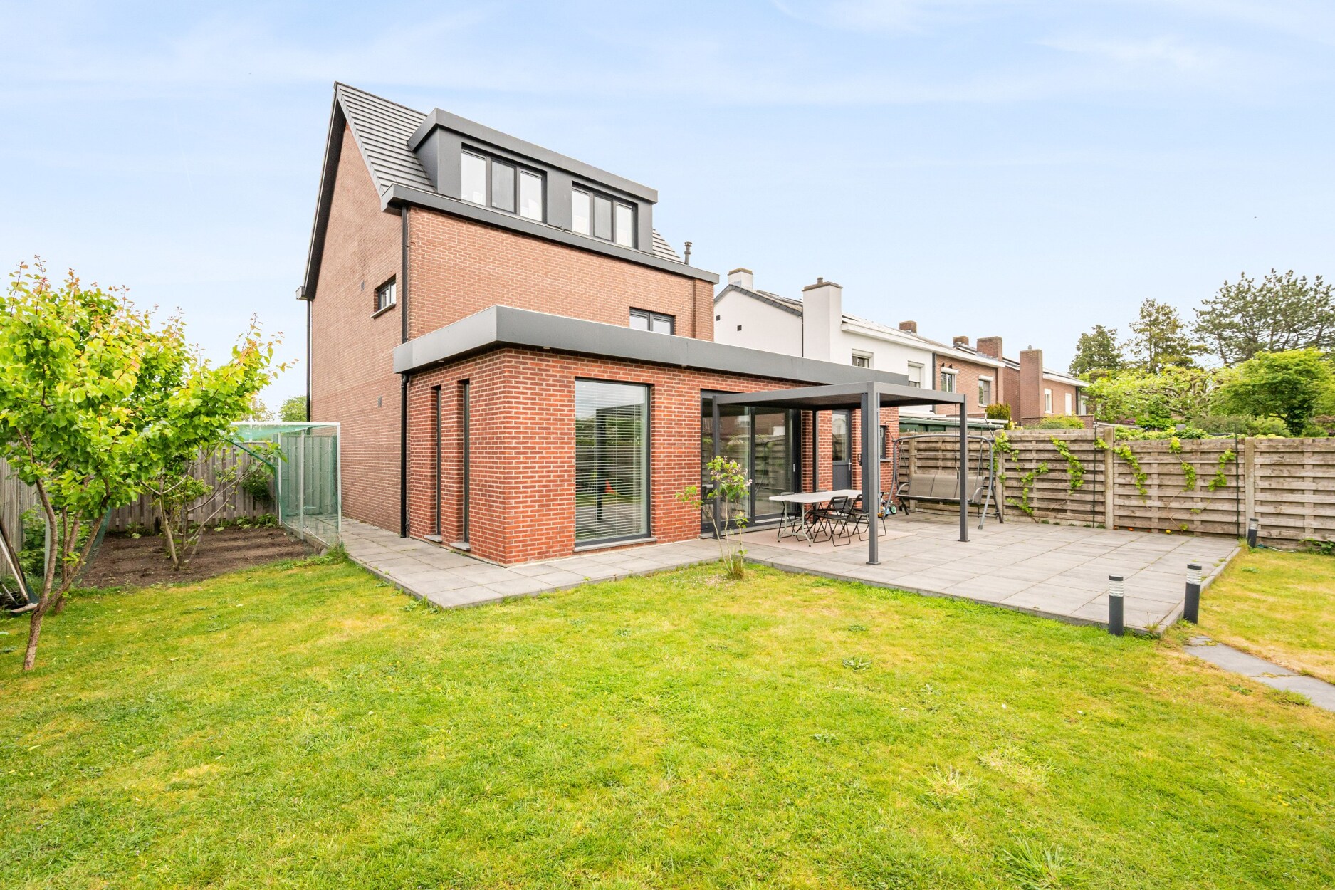 Instapklare woning te Minderhout op een zuidgeoriënteerd perceel van ca. 488 m²