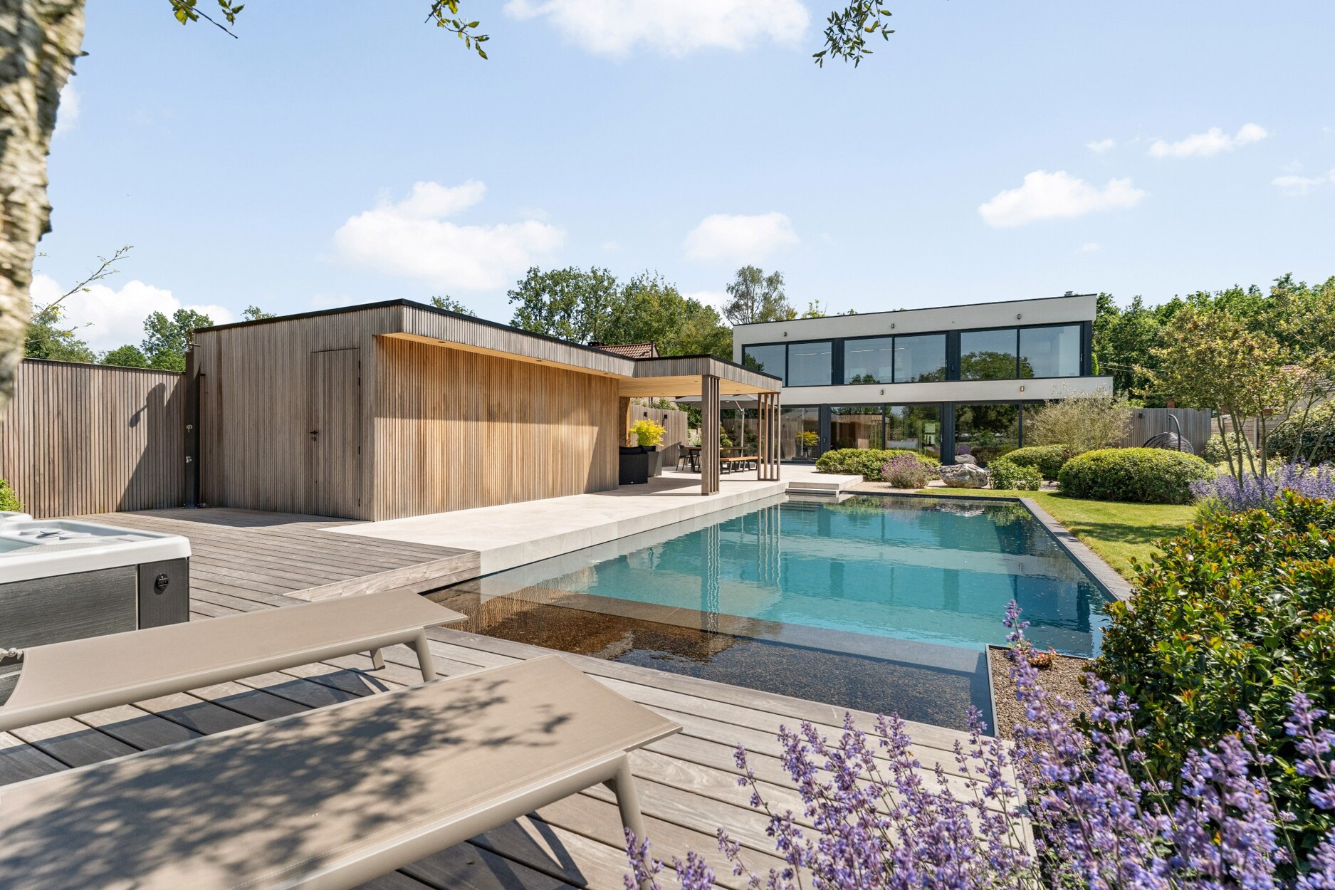 Rustig gelegen moderne architecturale villa met wellness-oase in Wolfsdonk
