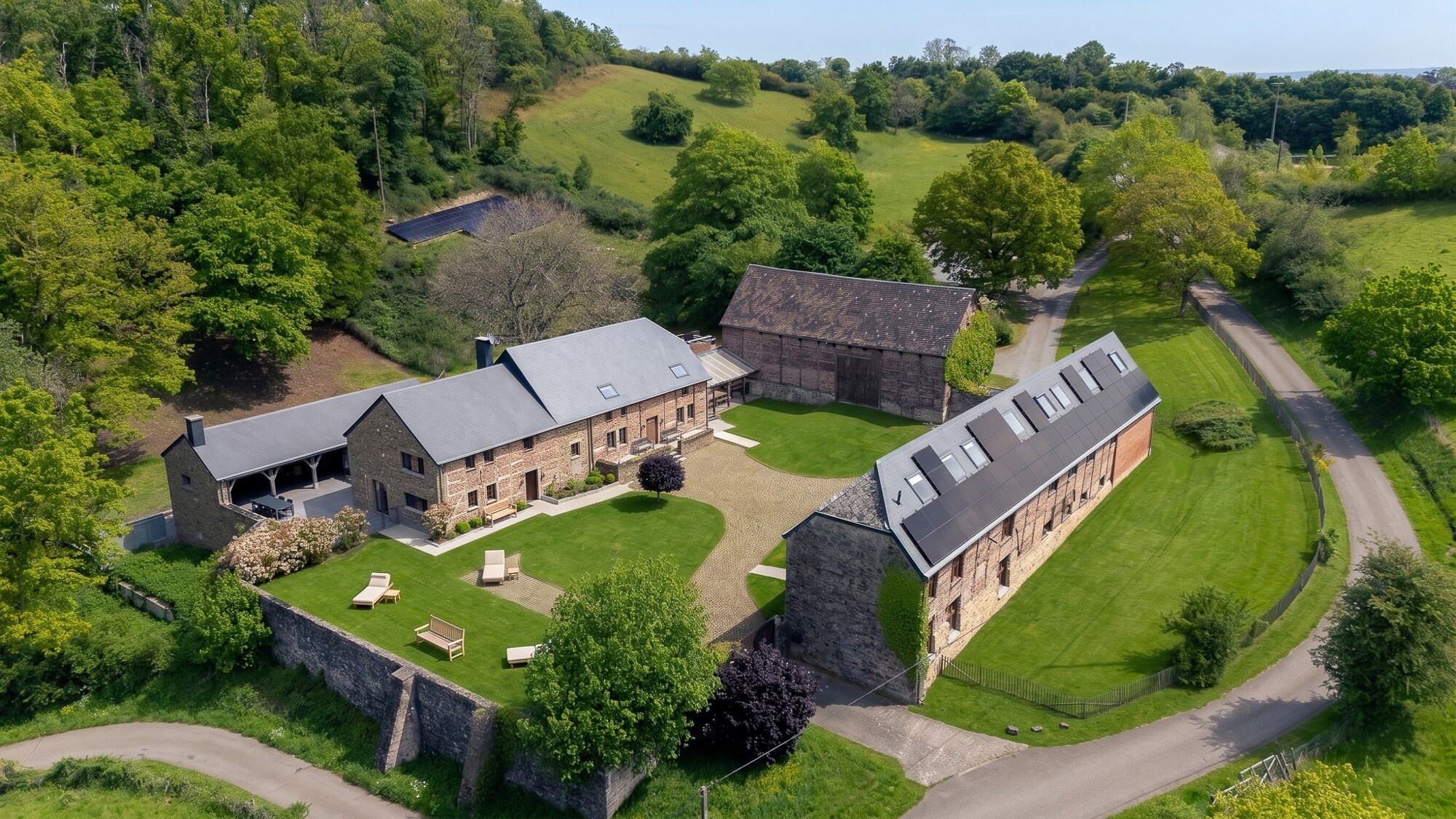 Somme-Leuze - Historische hoeve met hotel en gîtes