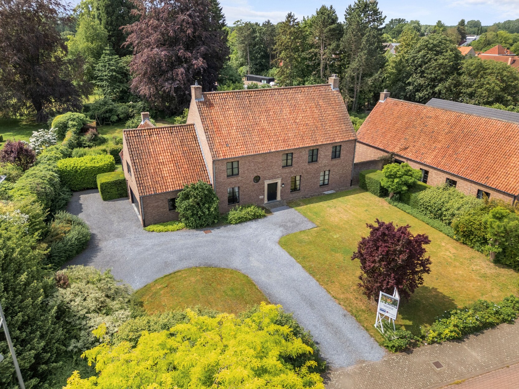 Stijlvolle villa met 6 slaapkamers en grote tuin
