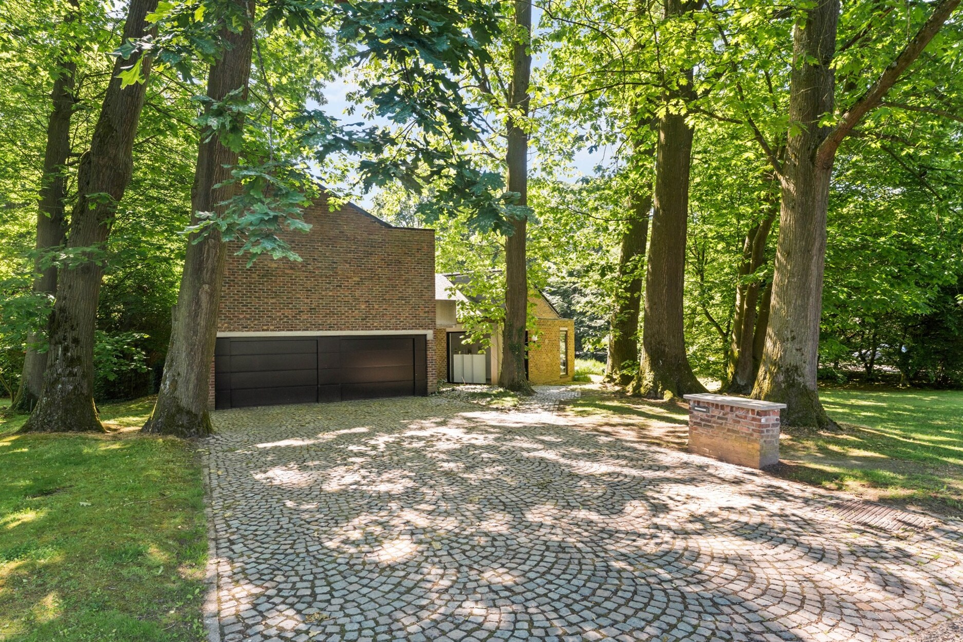 Exclusieve architectenwoning op toplocatie in Henegauwberg – Hasselt