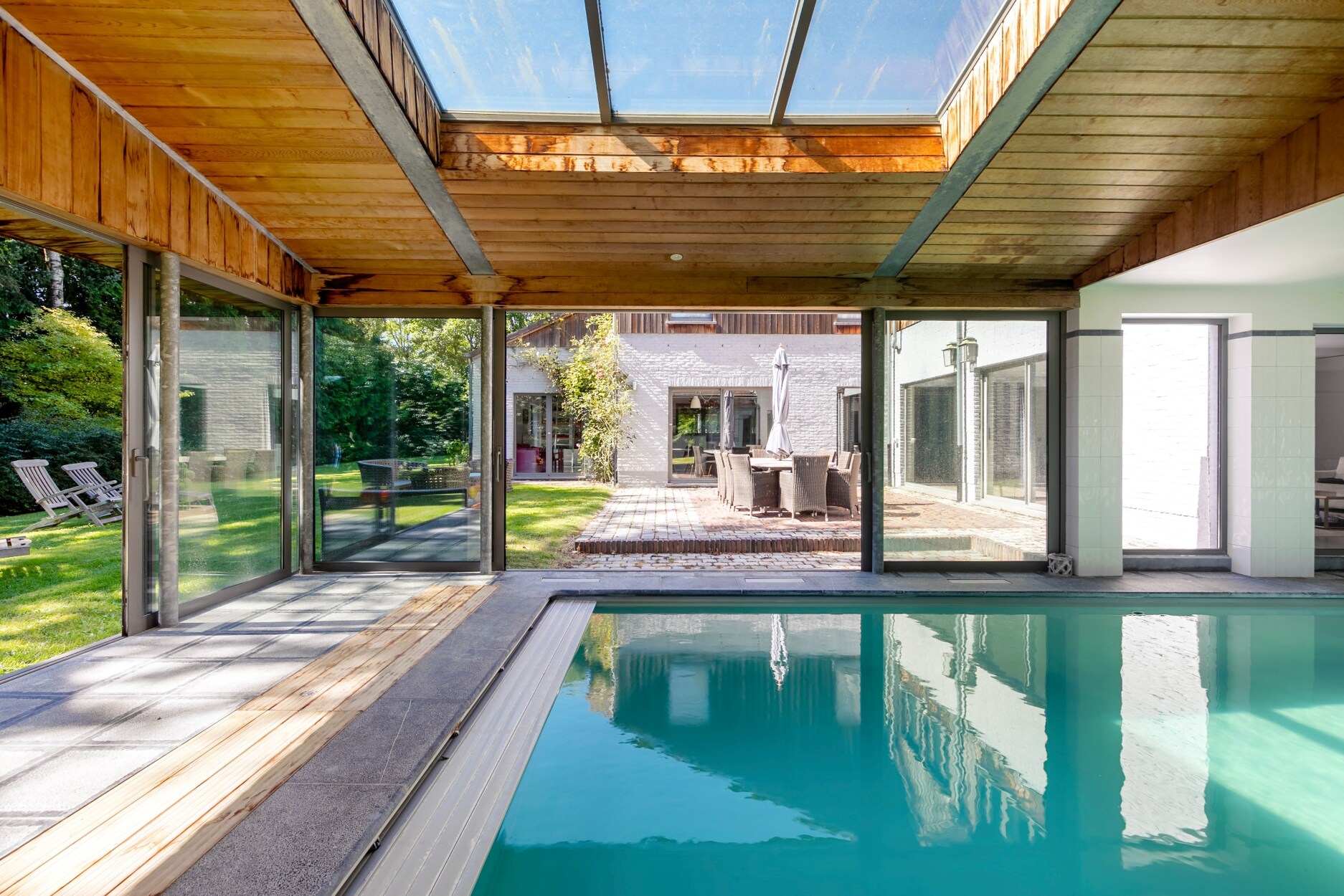Rhode-Saint-Genèse – Hedendaagse villa met binnenzwembad