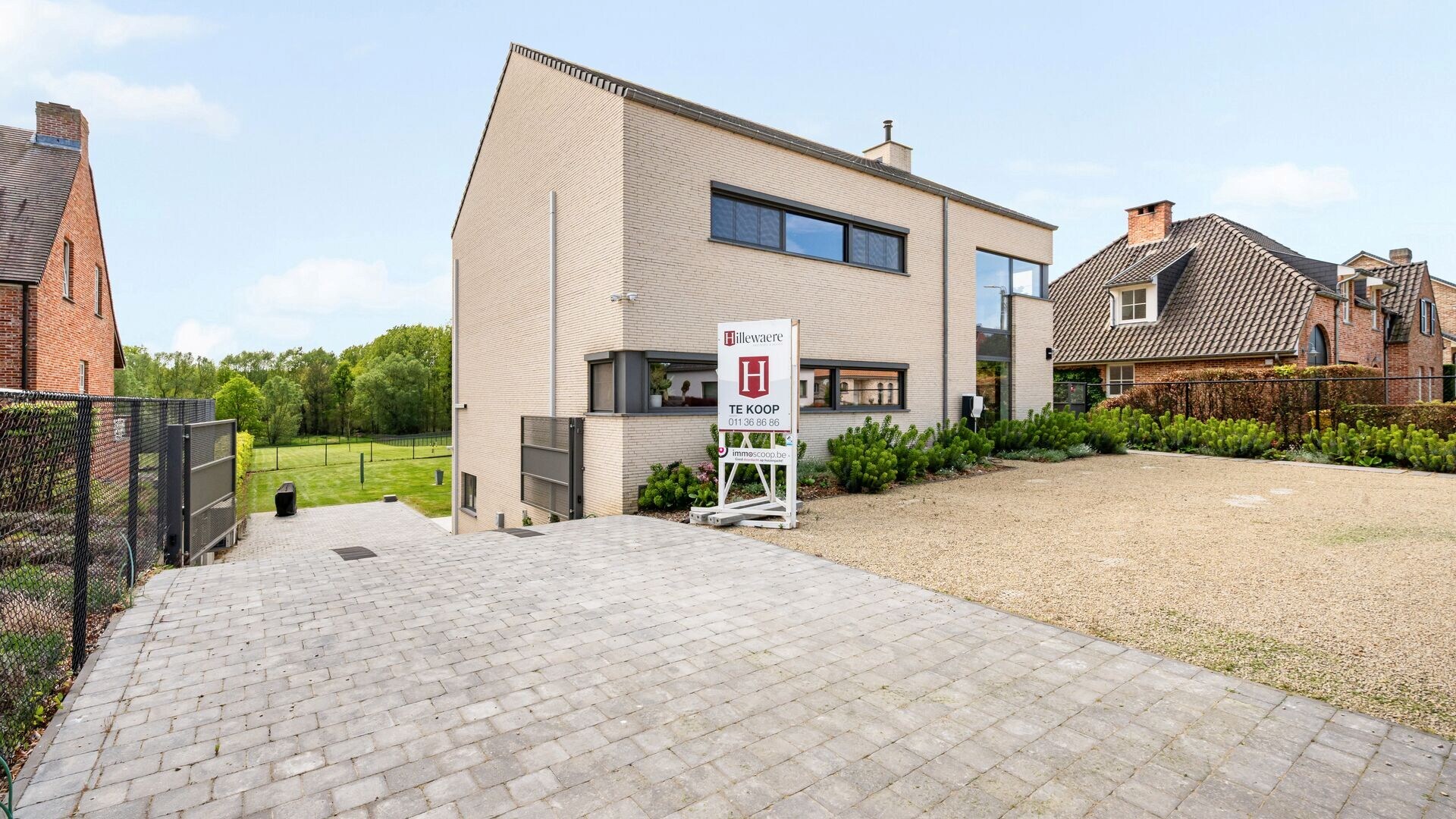 Exclusieve, ruimtelijke woning van 468m² met uitzonderlijk comfort en weids zicht op een terrein van 3947m² te Bekkevoort.