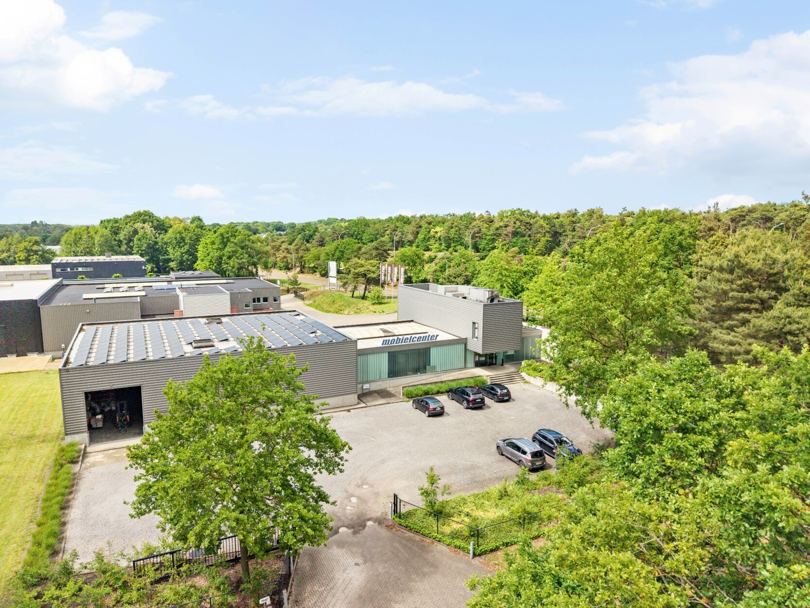Multifunctioneel pand met kantoren (1.031 m²)