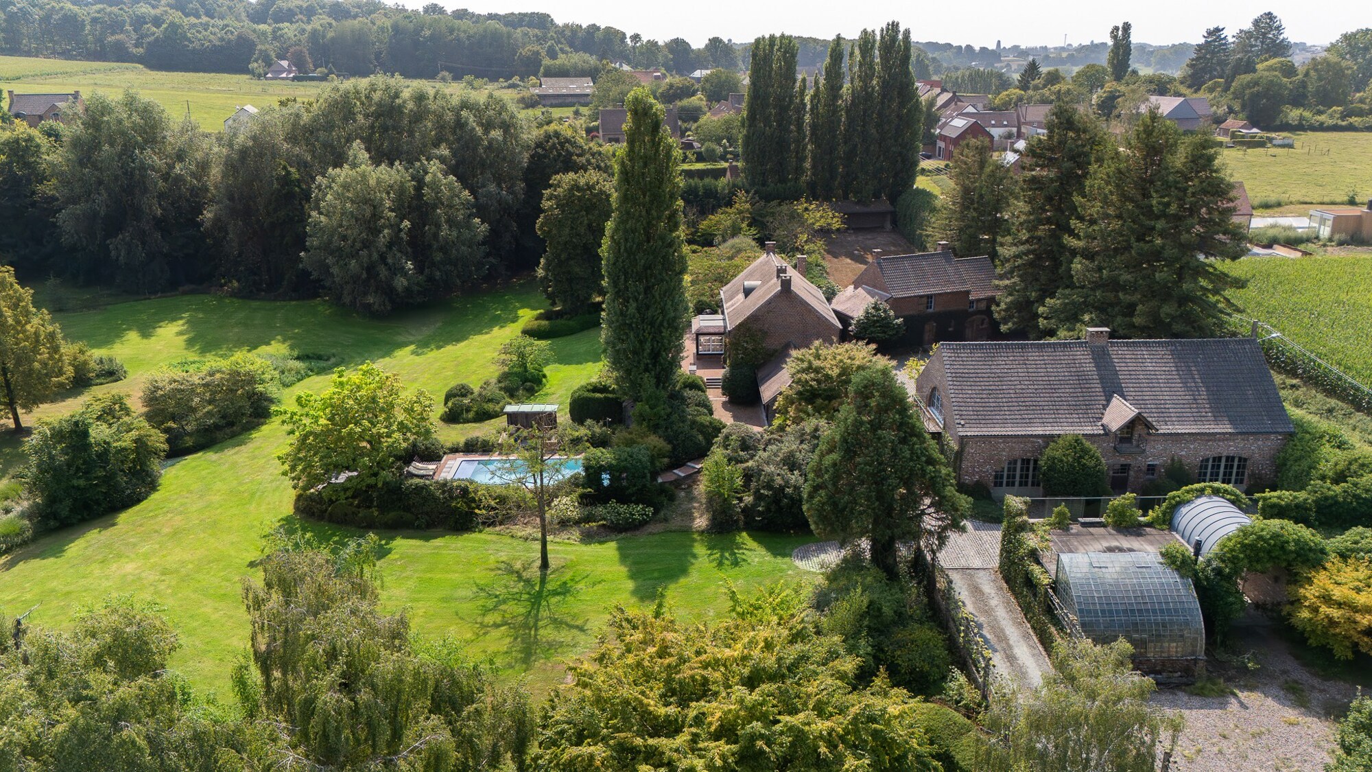 Silly - Landgoed met bijgebouwen en park van 5 ha