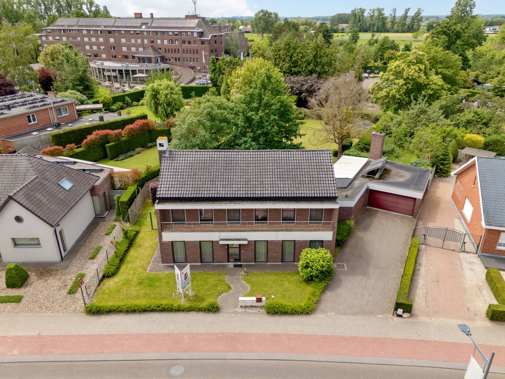 Karaktervolle villa op toplocatie met diepe tuin van 1.291 m² in hartje Herk-de-Stad