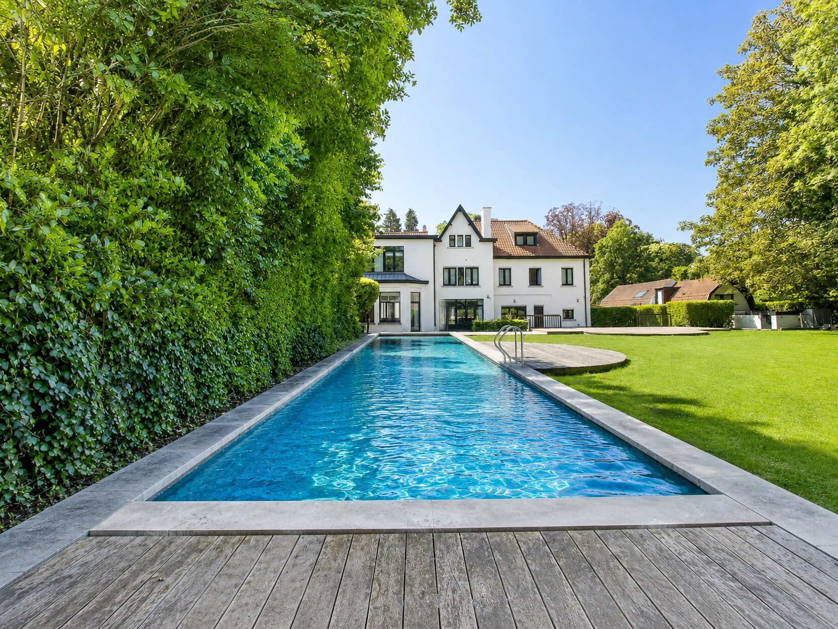 Sterrenwacht - Volledig gerenoveerde villa met zwembad