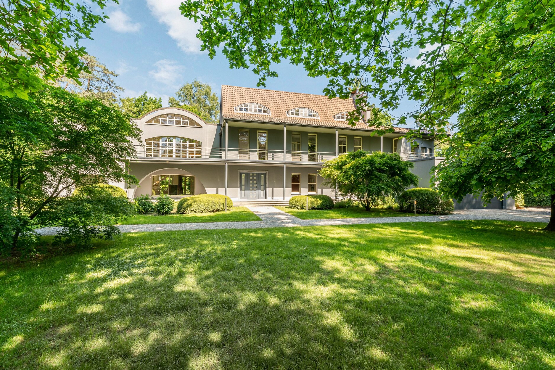 Villa onder moderne architectuur in Hof ter Linden