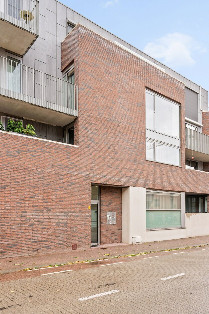 Ruim en energiezuinig appartement met terras in hartje Bree