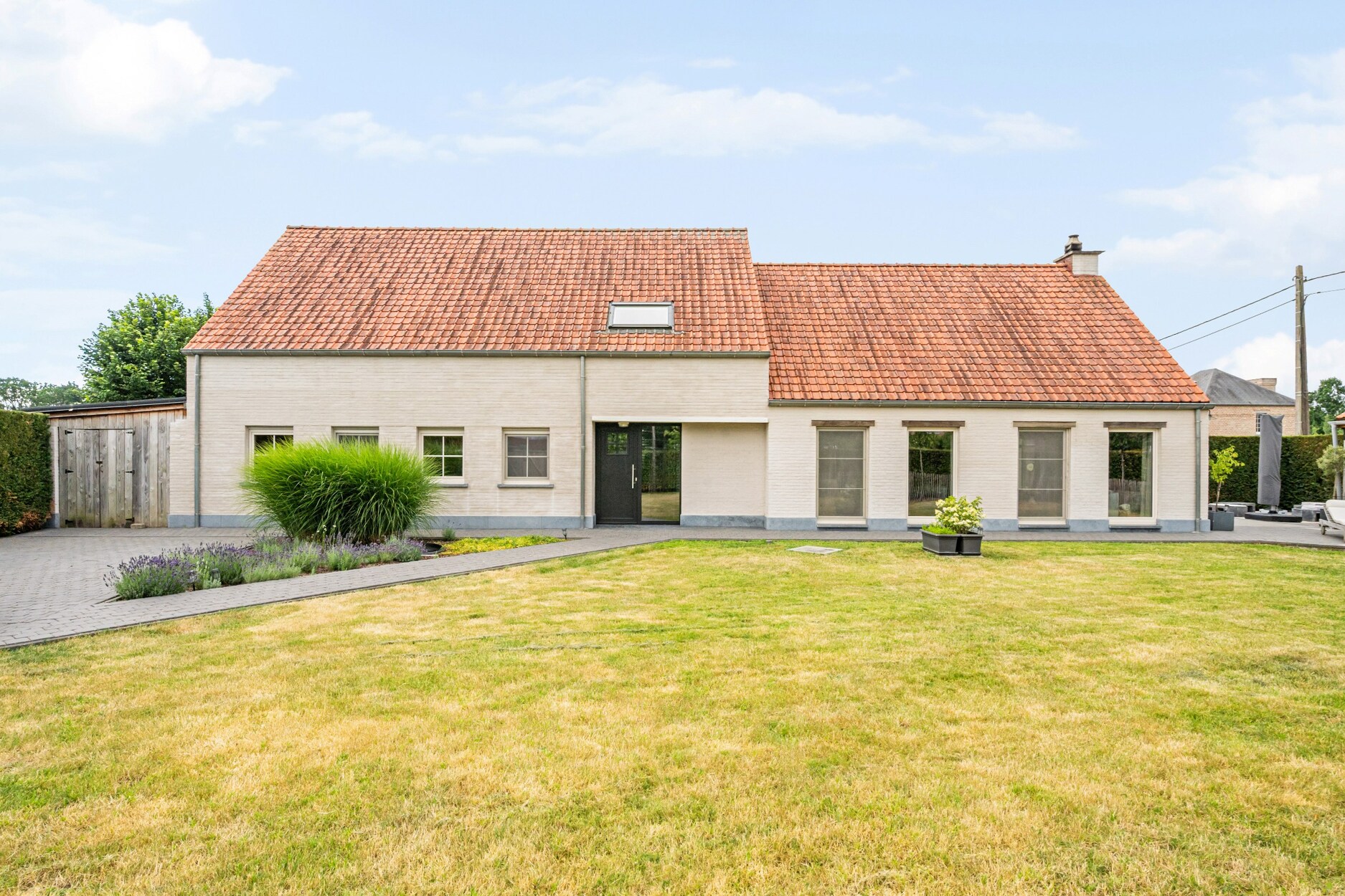 Instapklare, volledig gerenoveerde woning op perceel van ca.970m² te Hulshout!