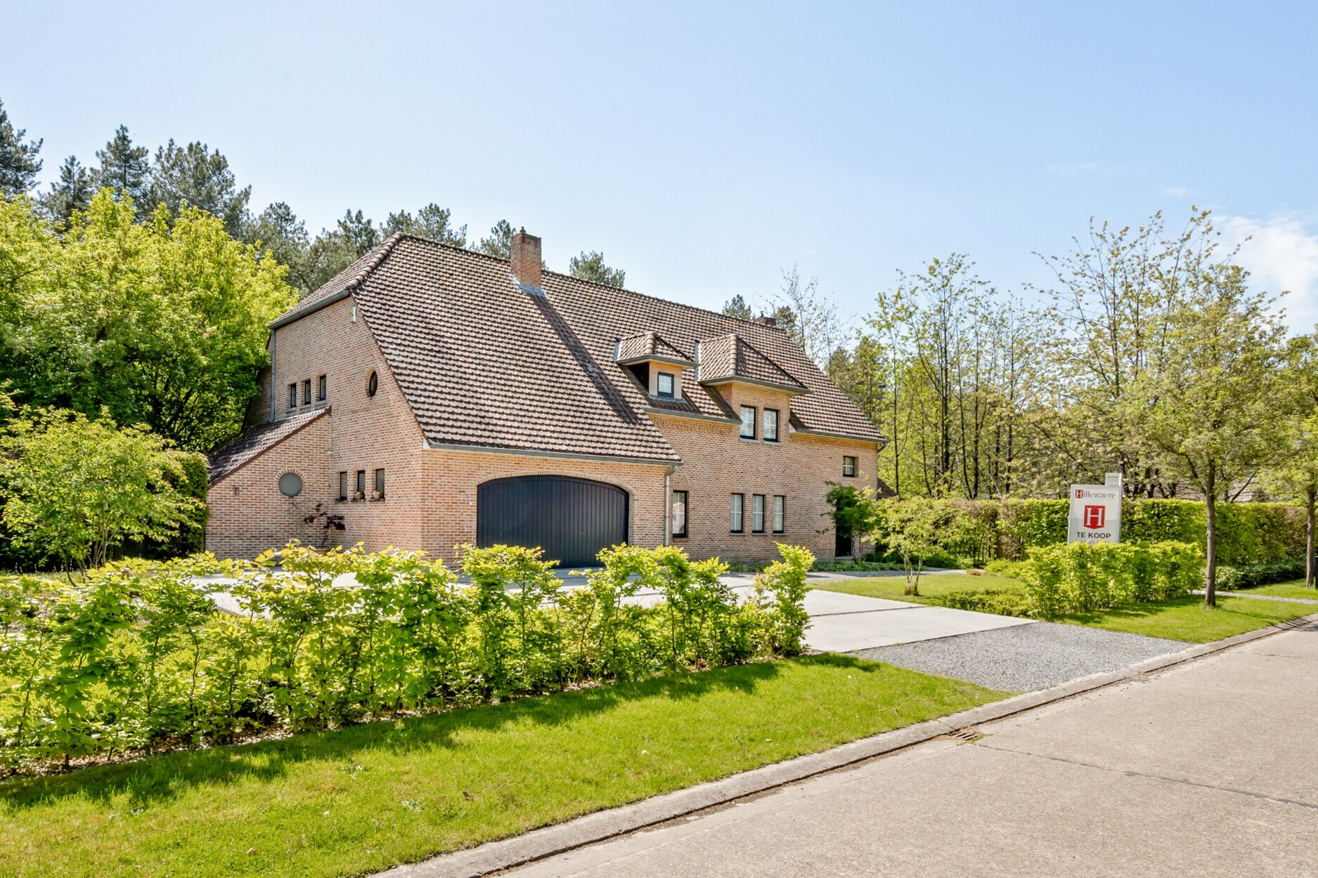 Tijdloze villa met groen uitzicht op +/- 2.750 m² te Lichtaart!