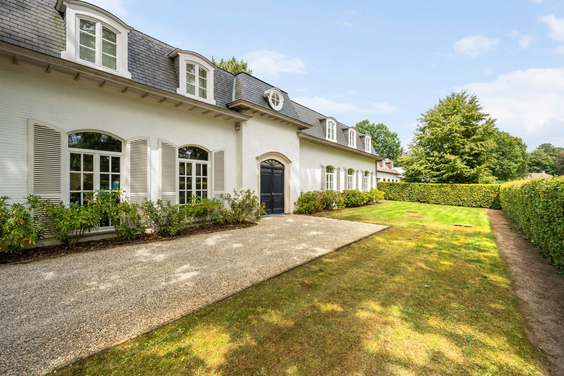 Karaktervolle villa op ca. 2.105m² in residentiële wijk 