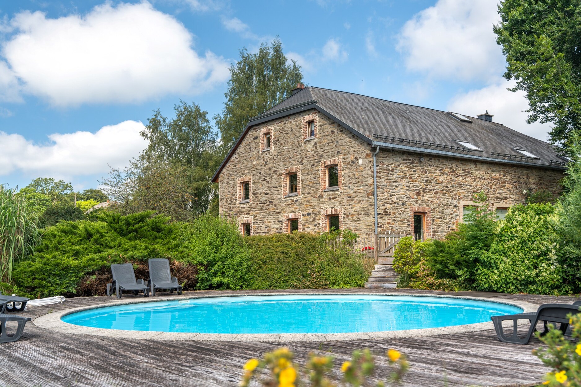 Authentieke gerenoveerde hoeve met zwembad en wellness in Malmedy