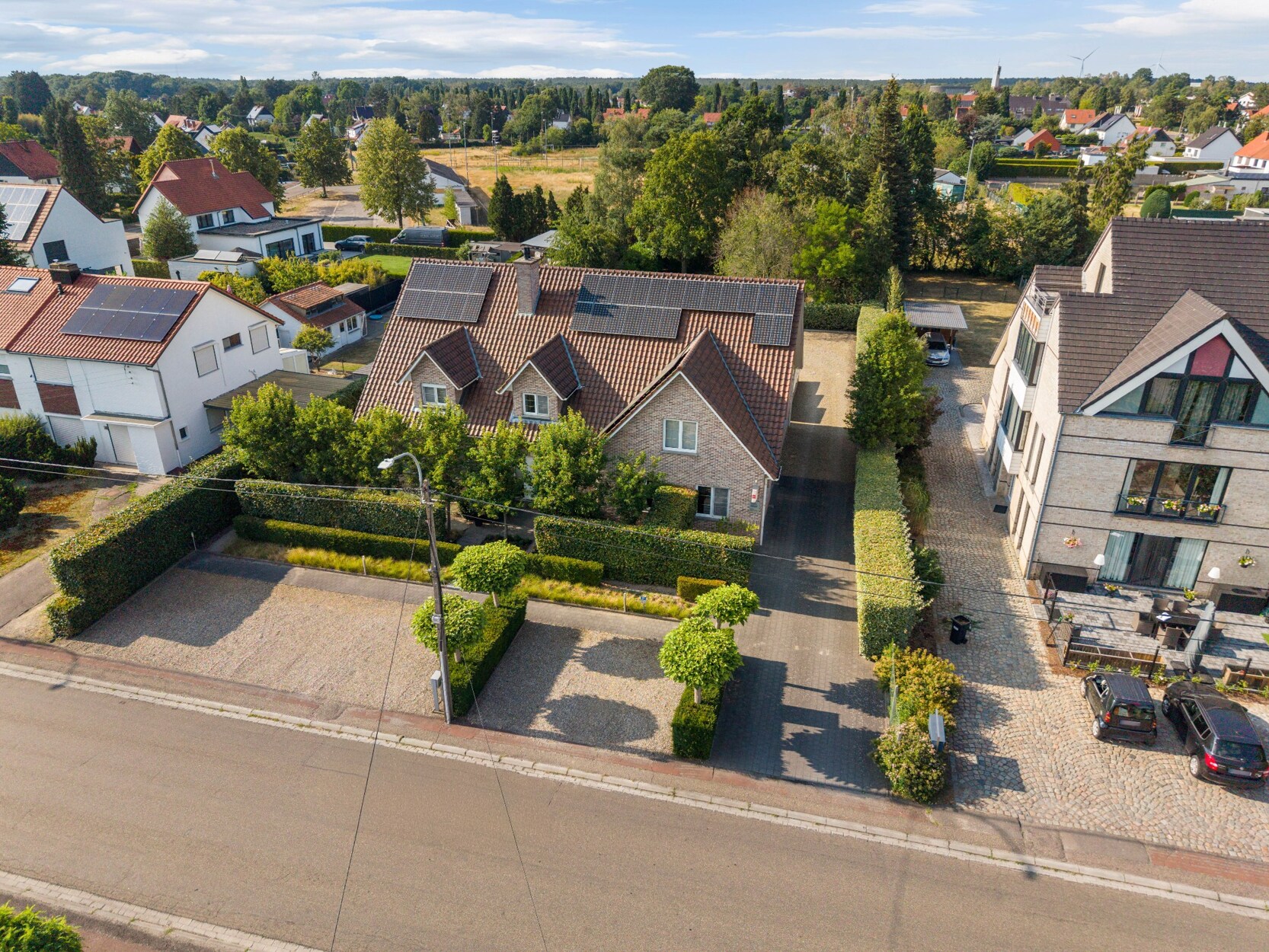 Unieke instapklare villa met voormalige dokterspraktijk – wonen en werken op toplocatie in Genk