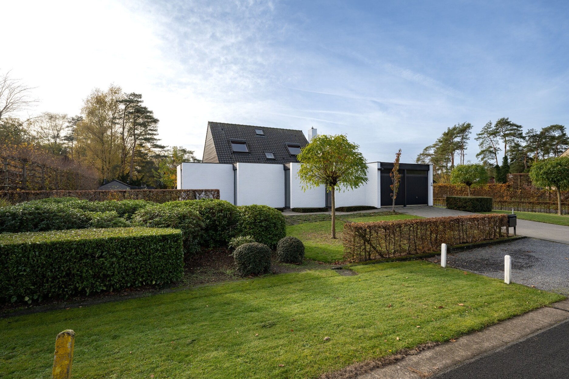 Laagbouwvilla met 6 slpks en 2 bdks op 1.738 m² te Mol