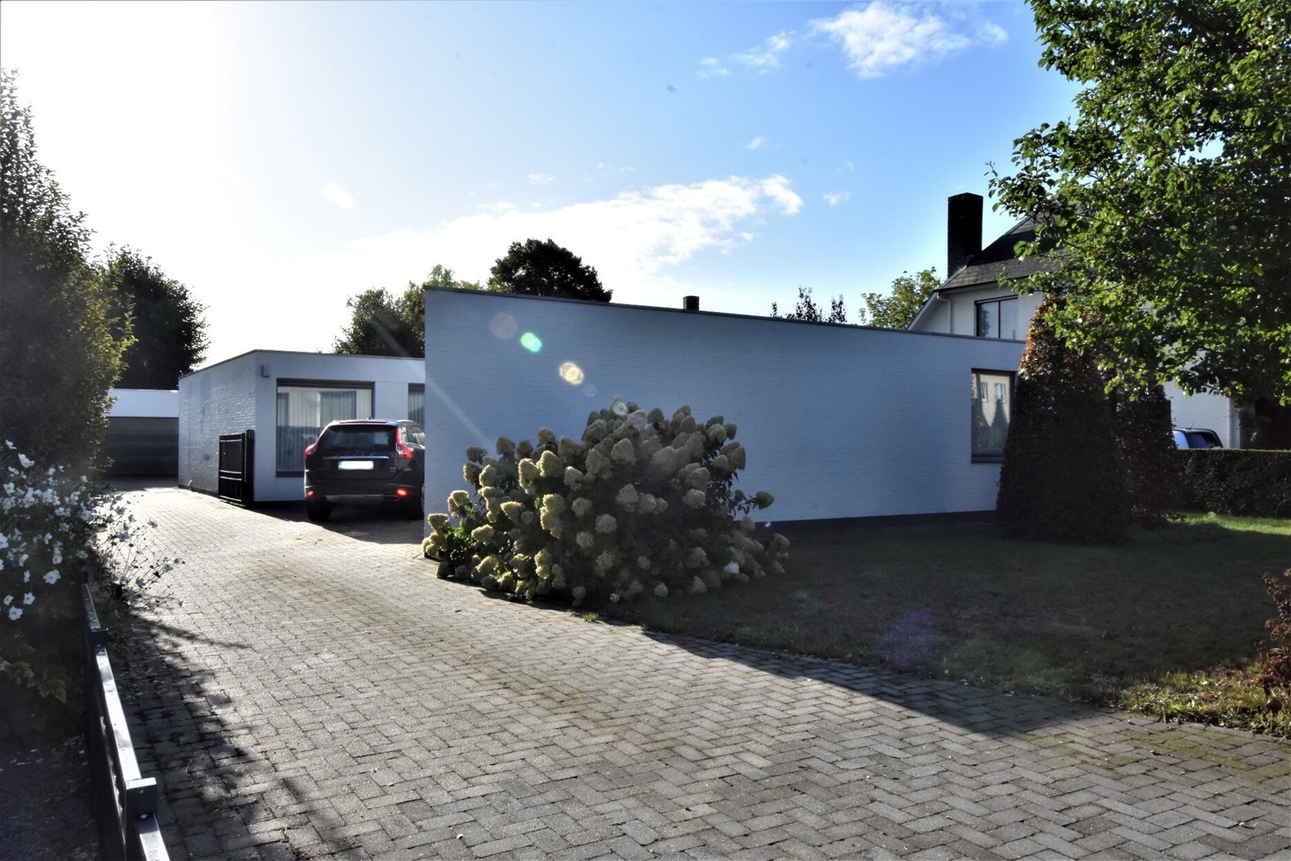 Instapklare moderne woning met 3 slaapkamers en mooie tuin