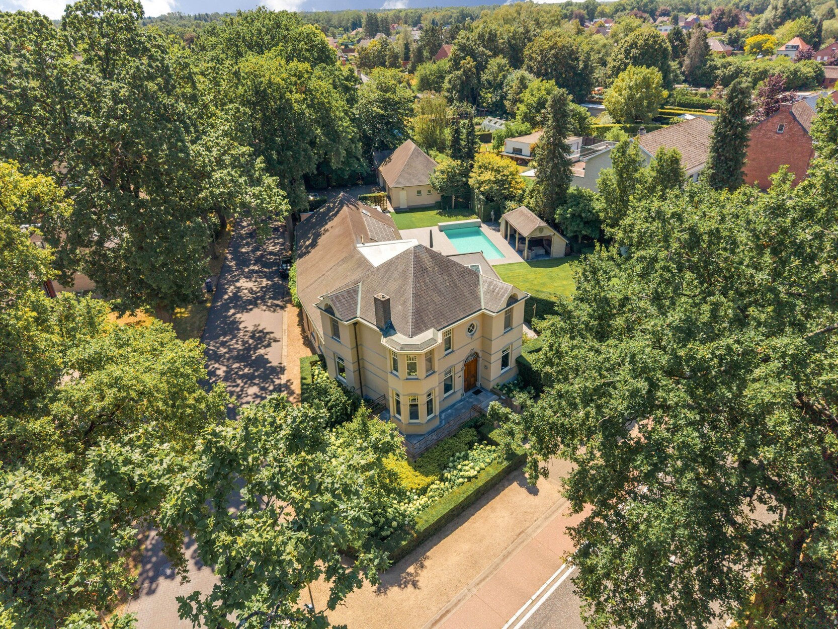 Villa met 4 slpks op perceel van 1.510 m² te Mol (Rauw)
