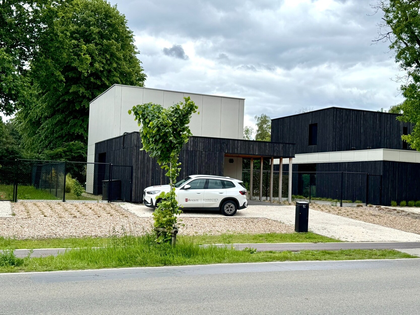 Vrijstaande houtskelet woning met drie slaapkamers en tuin