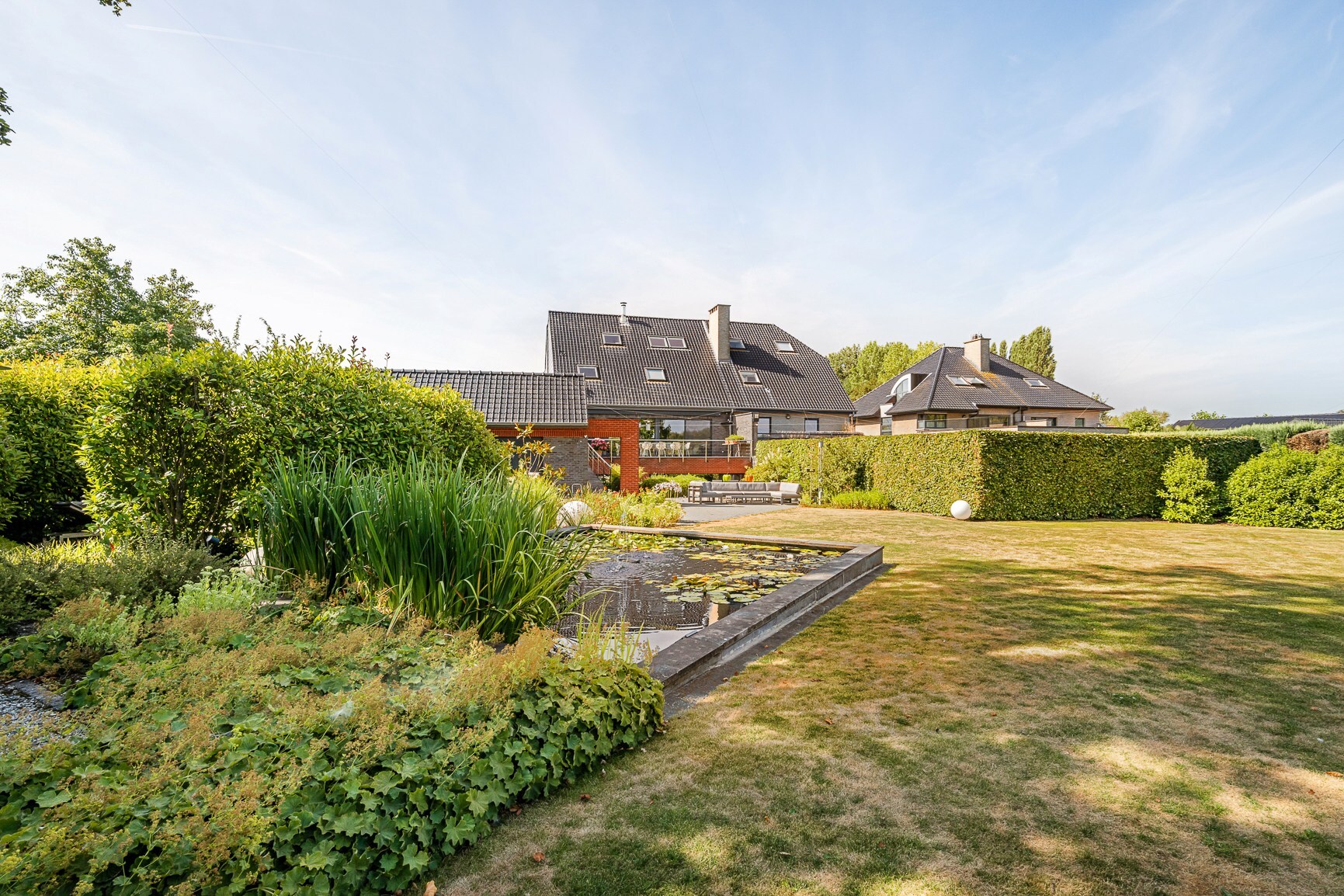 Ruime woning met praktijkruimte en grote tuin