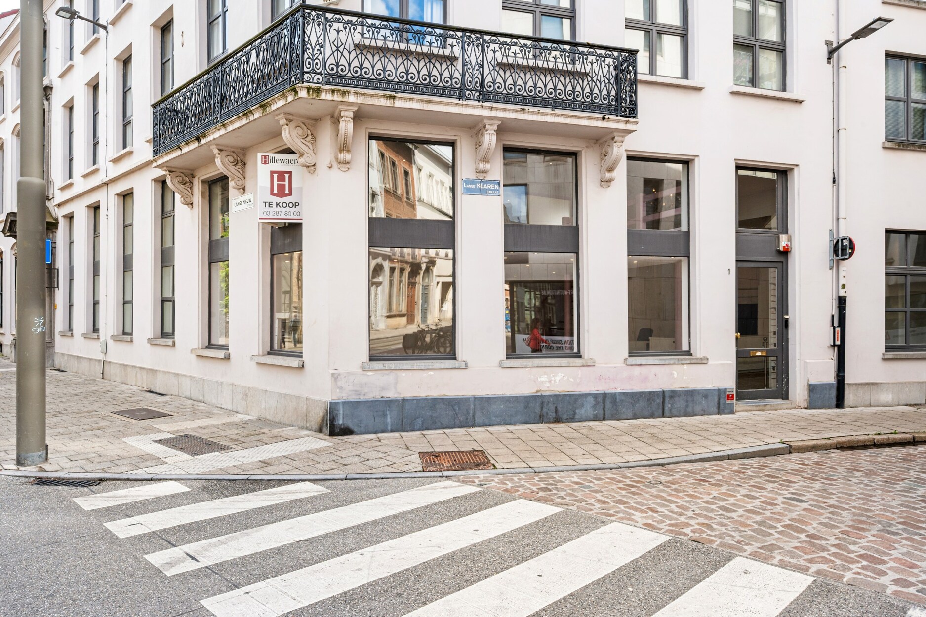 Uitzonderlijke handelsruimte met180m² stock en maximale visibiliteit in hartje Antwerpen