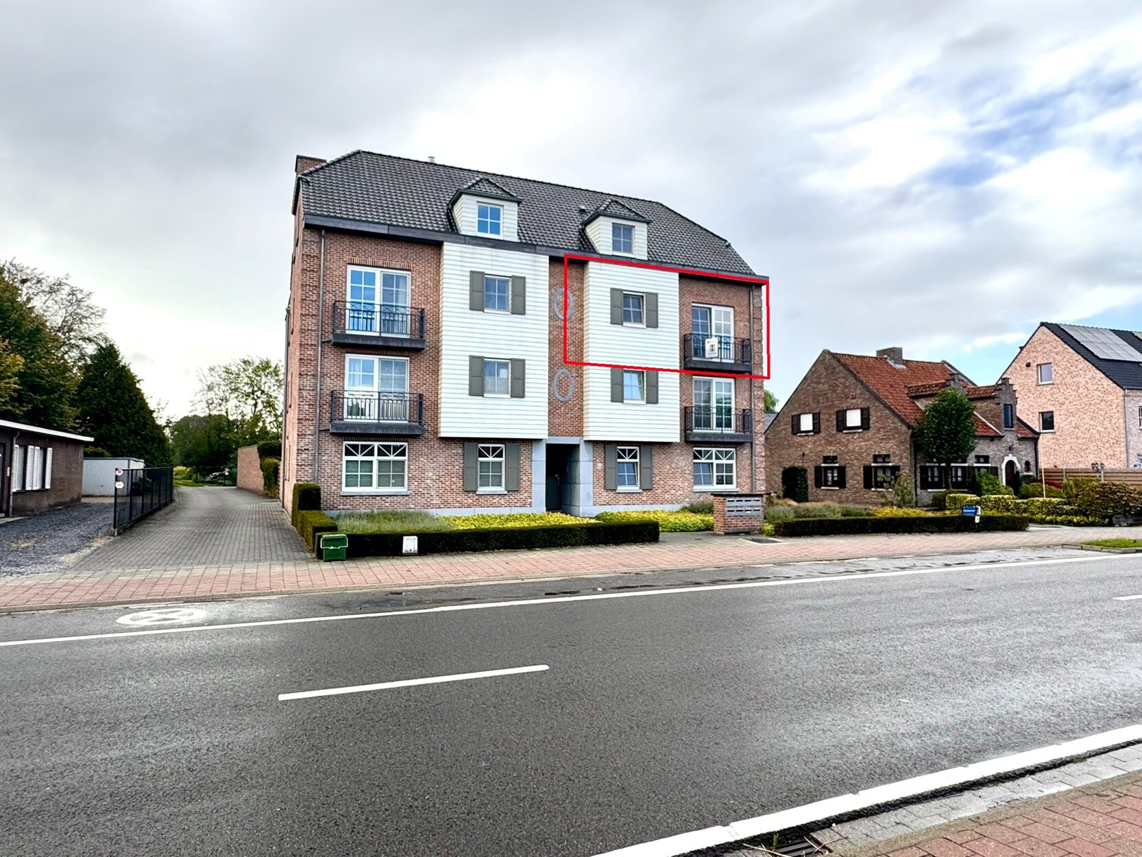 Lichtrijk 2-slaapkamerappartement van 115 m² met terras, privatieve tuin en garage