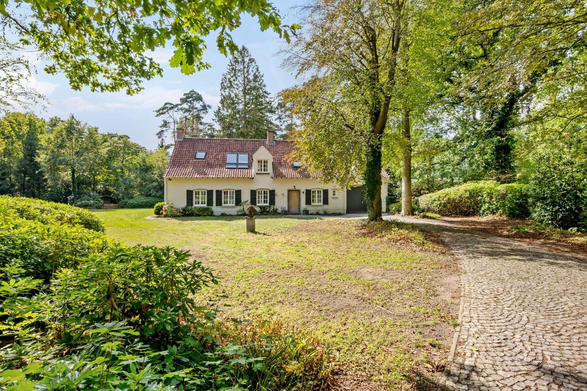 Karaktervolle villa op ca. 3.743 m²