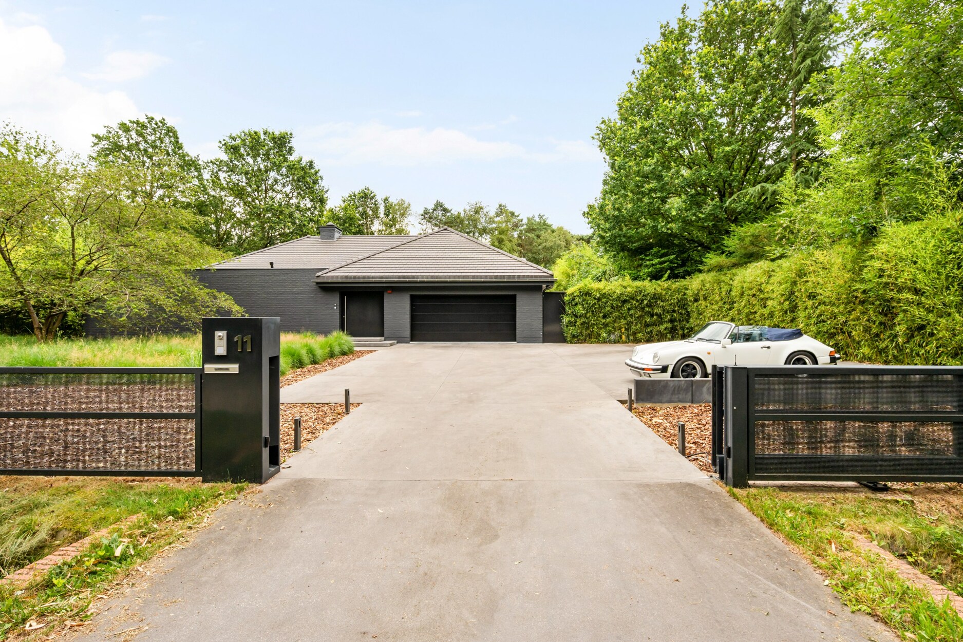 Luxueuze villa met binnen- en buitenzwembad op toplocatie in Poppel