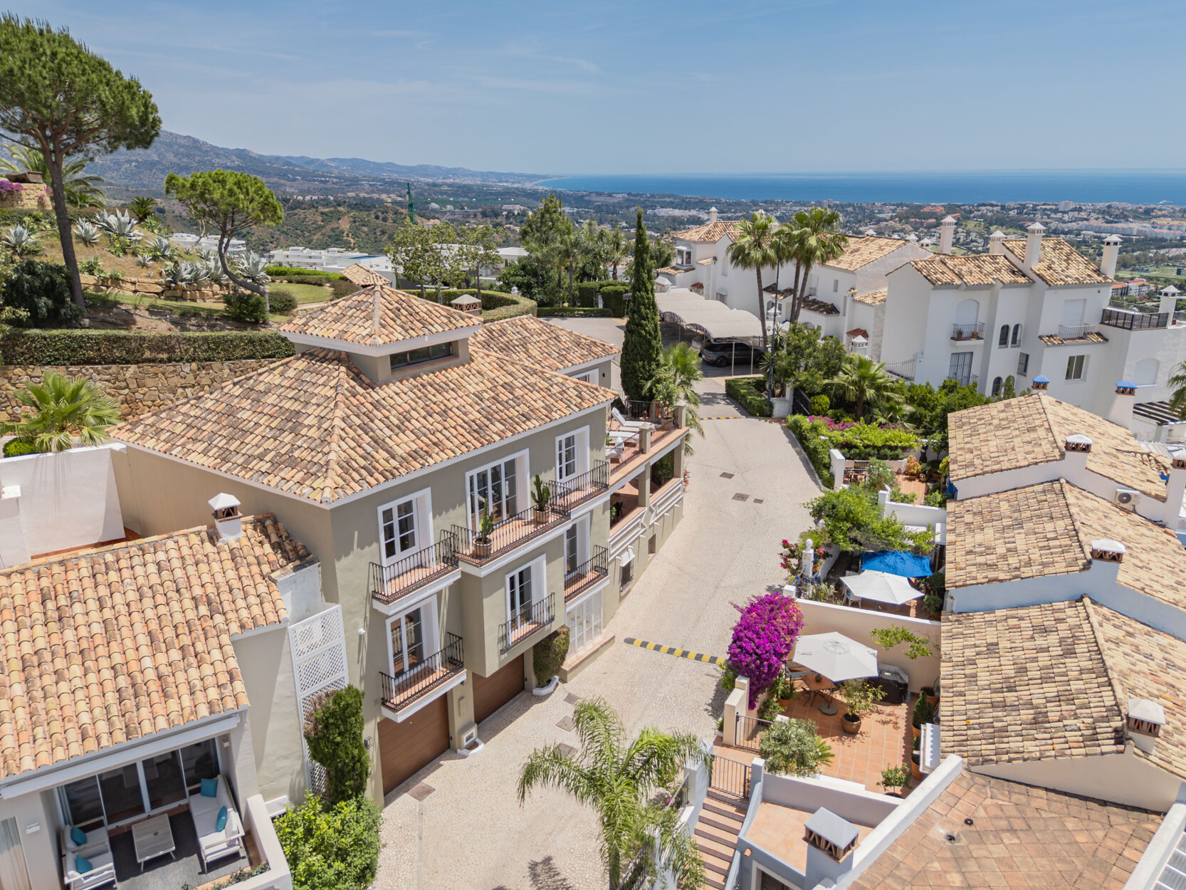 Een prachtig heruitgevonden Andalusische residentie met panoramisch uitzicht over de Middellandse Zee, La Heredia, Benahavís