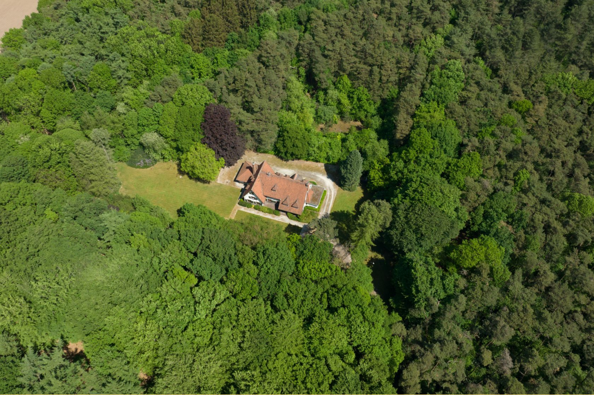 Normandische villa op groot parkdomein in Zandhoven te koop